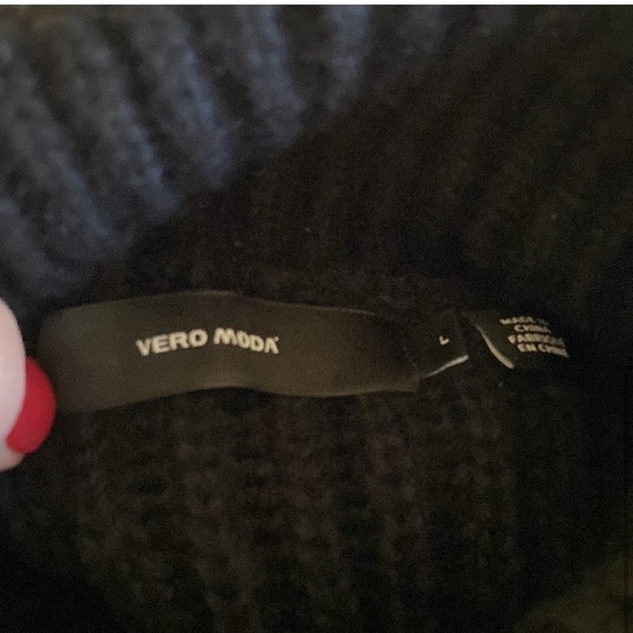 Vera Moda Women’s Mock-neck Chunky Black Sweater - Picture 6 of 8